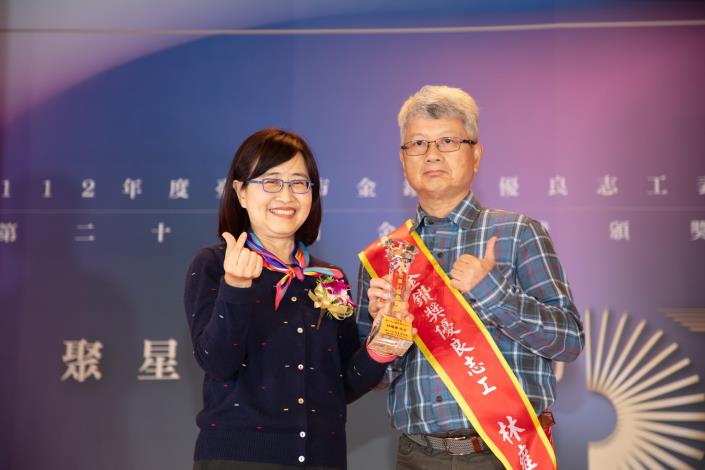 圖8 林雍善隊長於112年榮獲本市「金鑽獎優良志工」。