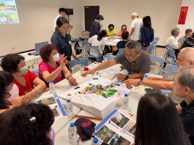 圖4本次互動工作坊採用地形模，協助居民進入基地