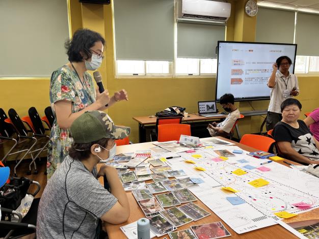 照片5：各組發表討論成果(北投18號公園)