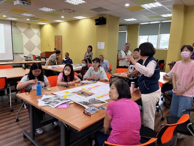 照片4：民眾熱烈討論公園議題(北投18號公園)