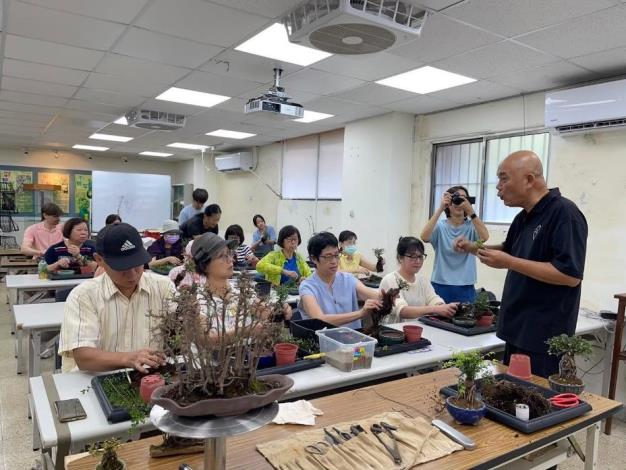 圖5.由經驗豐富的講師帶領您了解盆景的美學和技術