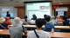 照片5：設計主持人將先期工作坊成果與現地勘查紀錄進行整合，彙整為設計方案，向現場參與者進行分享與說明