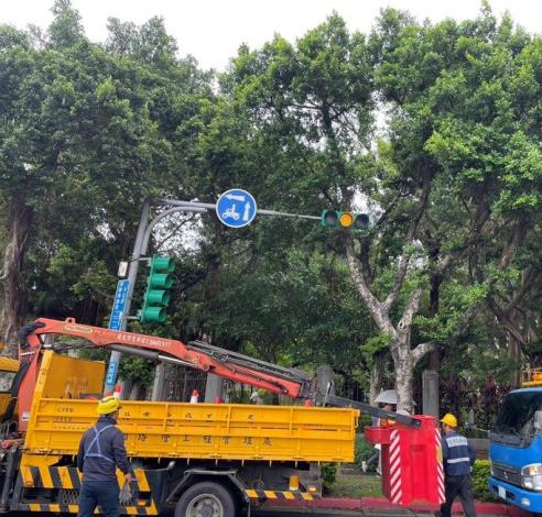 公園處加強修剪疏枝，積極做好防災整備