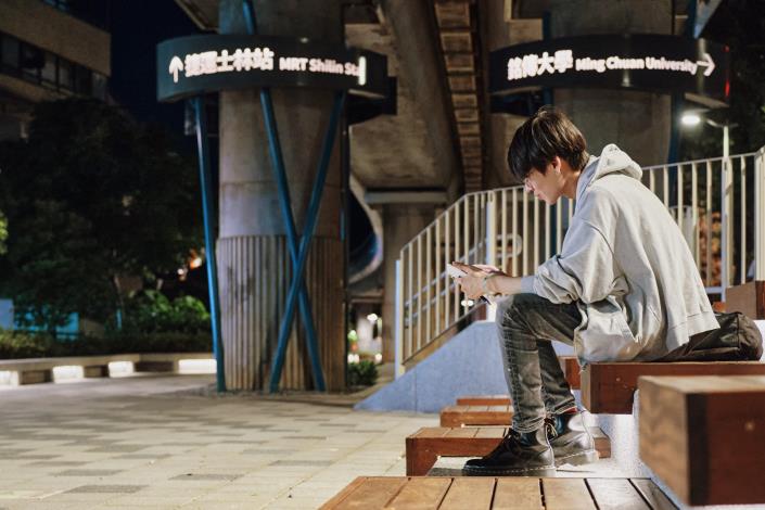 圖6高低錯落座階讓往來的民眾有更多元的休憩機會。