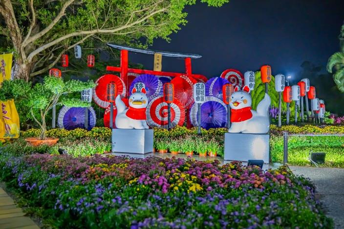 圖9 . 夜間造訪「菊開祈願」展區，別有一番濃濃日本味