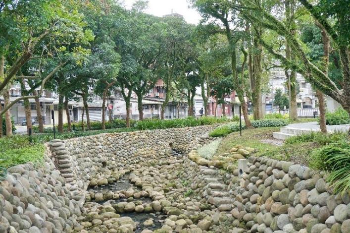 圖1整治後的河岸綠廊(北側)