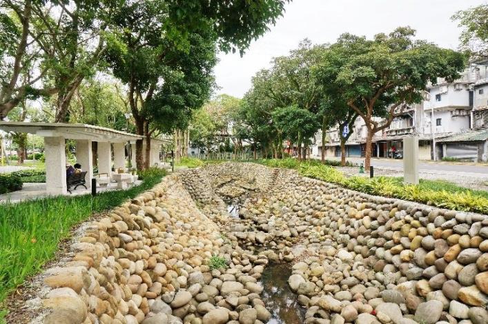 圖2整治後的河岸綠廊(南側)