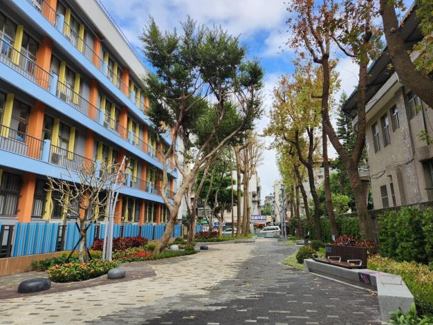 圖片6：漫步紅磚拱廊，綠意悠閒－麗水公園