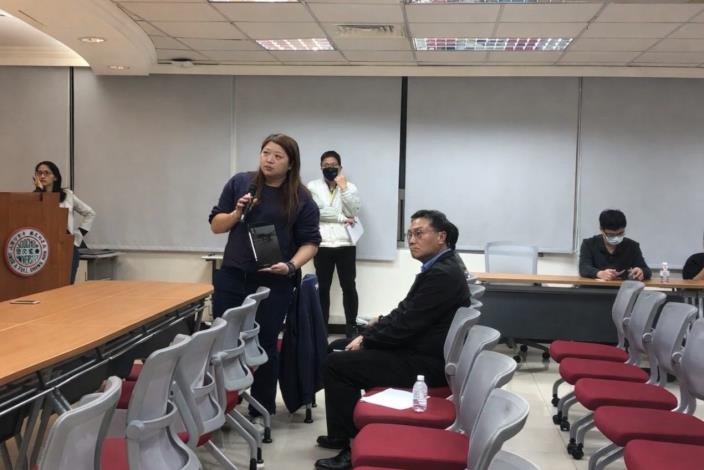 照片3:建國里許瀞尹里長發言