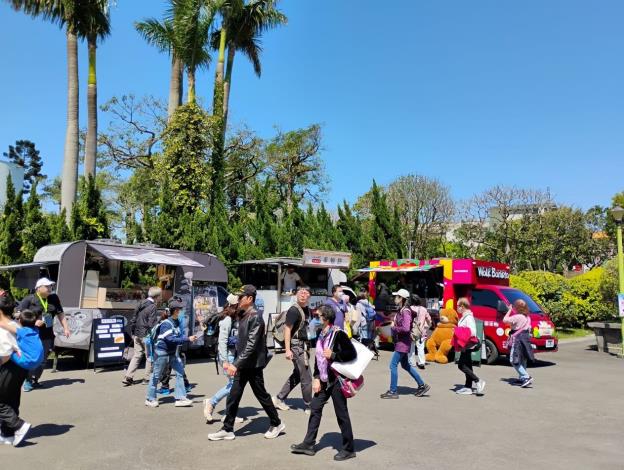 圖3. 2025臺北玫瑰展胖卡餐車進駐照
