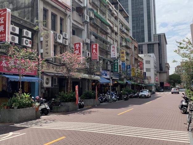 (圖片8)西園路街道鋪面綠美化改善後全景