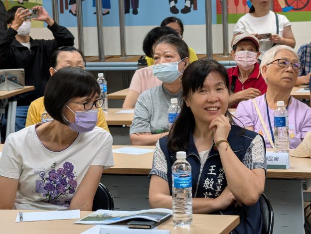 照片5:蒞臨設計說明會的貴賓包括里長、在地居民及關心三民公園議題的各界人士,現場參與踴躍