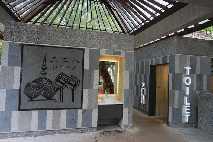 圖8. 建築外側增設戶外洗手台，讓民眾，無須進入廁所內部即可快速清潔雙手，展現更貼近市民需求的便民服務