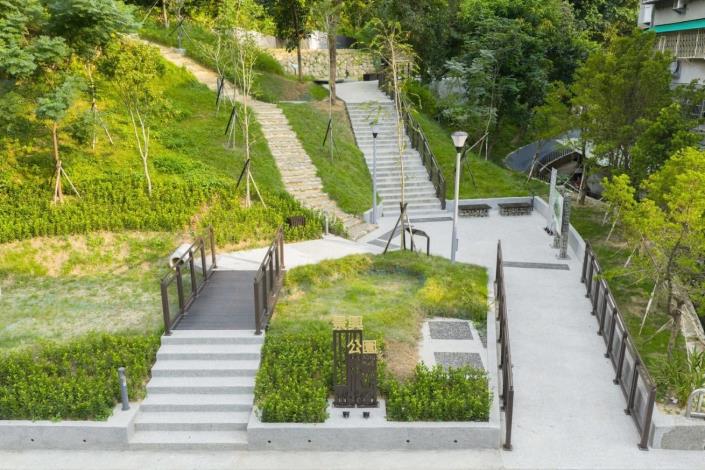 環境文化類優質獎-景興公園-透過喬木移植適度整地，讓公園視野更開闊。