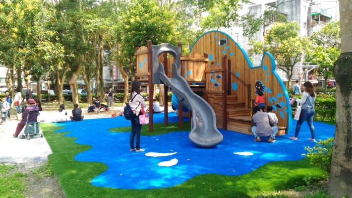 玉成公園遊樂設施共4張