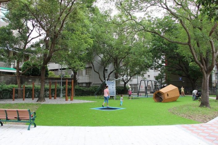 榮富公園-整區照片.JPG
