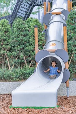 中央藝文公園-管狀滑梯
