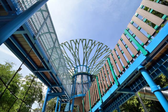 前港公園-天空樹塔遊戲組無障礙引道1