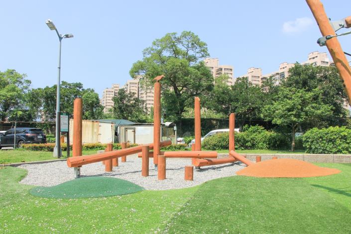 108遊具統包萬慶公園(北)-枯木座椅共2張