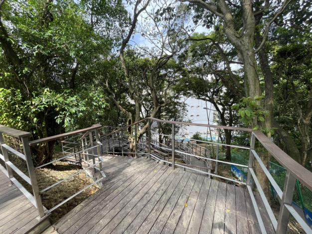 內湖66號公園-塑木階梯1