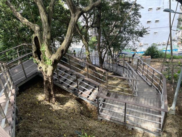 內湖66號公園-塑木階梯2