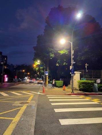 明德國小行穿線照明改善後
