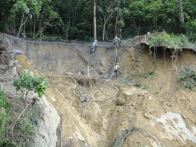 寶來社區「蜘蛛人」工法上場  突破搶災施工困境 照片1