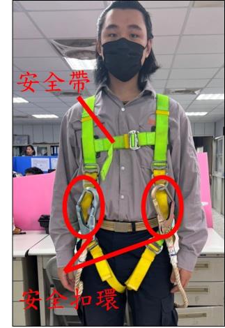 於高處活動應配戴好安全帶1