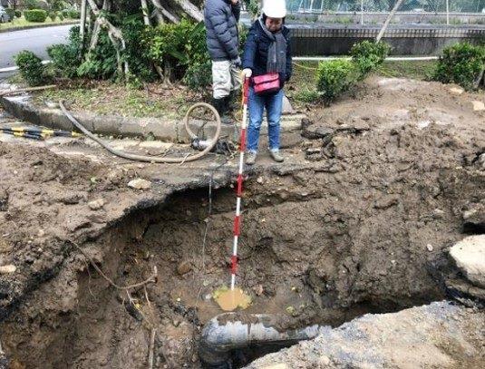 八里污水處理廠開挖檢修自來水管時，需委託專業人員進行古蹟監看