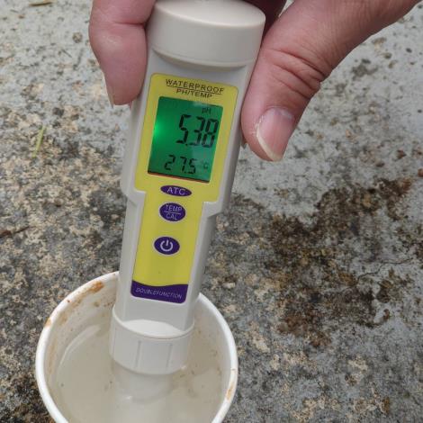 定期健檢量測水樣pH值為5.38、水溫為27.5℃，仍在「幫浦」機組安全值範圍