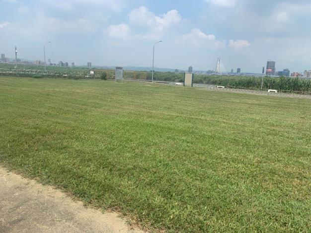 採地下化的污水現地處理設施，上部可提供市民運動健身、親水賞鳥及野餐休憩