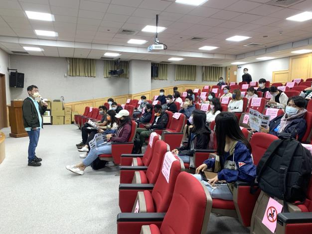 迪化污水處理廠針對不同年齡層量身訂做課程內容，提供專人導覽、影片介紹及模型解說
