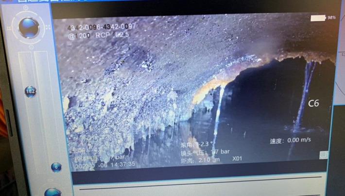 衛工處利用閉路電視(CCTV)進行污水管渠內水面上檢視