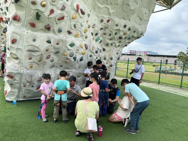 內湖休閒運動公園攀岩體驗營，安全措施不可少
