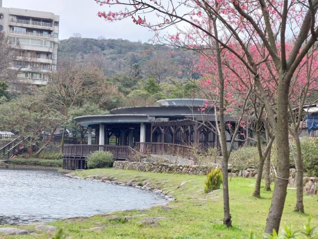 陽明山前山公園公共溫泉浴池男浴室建物外觀