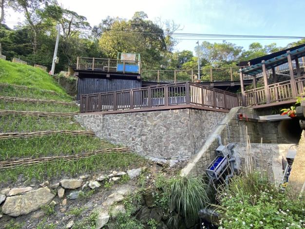 北市工務局衛工處與社區發展協會及里辦公處攜手，在白石湖美麗田設置「聚落式污水處理設施」