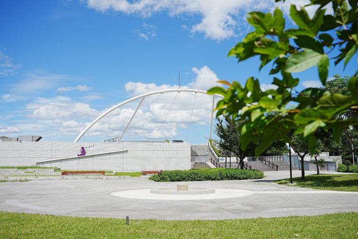 迪化休閒運動公園內噴水池與跨堤景觀平臺.JPG