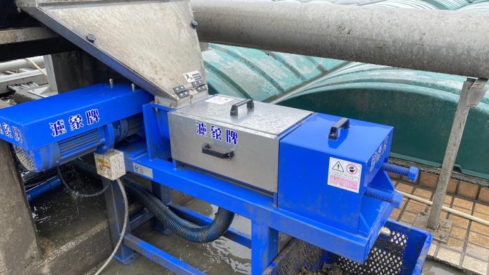 八里污水處理廠篩浮渣壓榨機