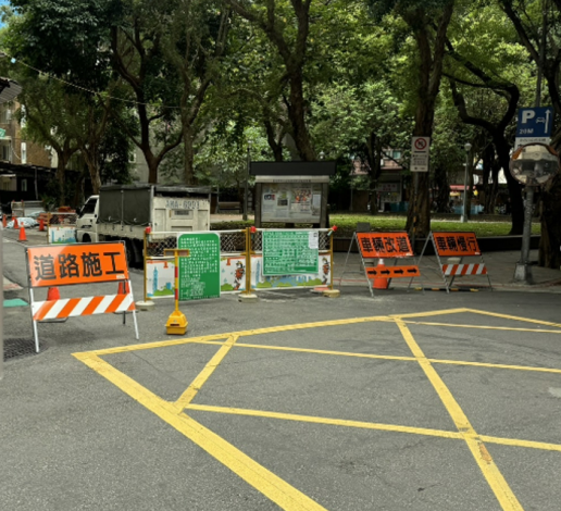 施工期間確實架設道路指引標示
