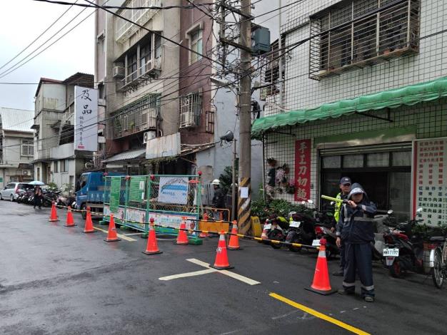 衛工處呼籲市民，行經工區時務必減速慢行，遵循標誌與現場指揮2
