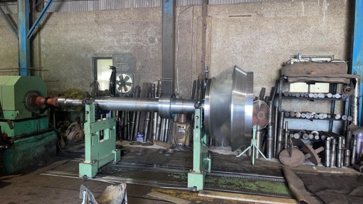 迪化污水抽水站900馬力（HP）污水抽水機是汛期中不可或缺的重要角色，衛工處把握汛期前的黃金時間進行檢修，圖為葉輪動平衡校正