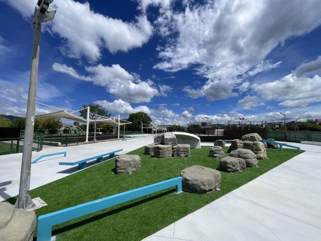 內湖休閒運動公園極限運動場抱石區完工
