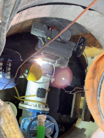 截流井內部手動電動閘閥、流量計安裝
