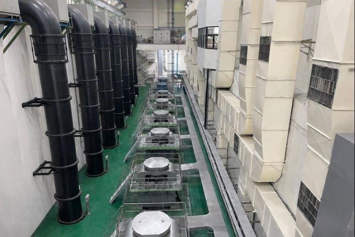 鑄鐵污水管、除臭通風管及周邊牆面整體施工完成後，