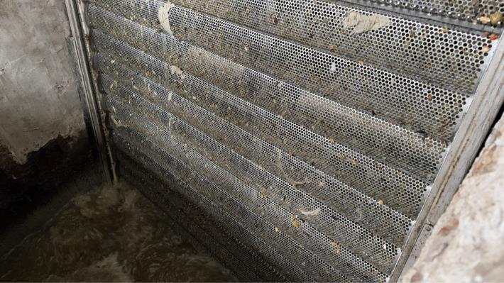 八里污水處理廠孔篩式撈污機安裝完成後之運轉情形