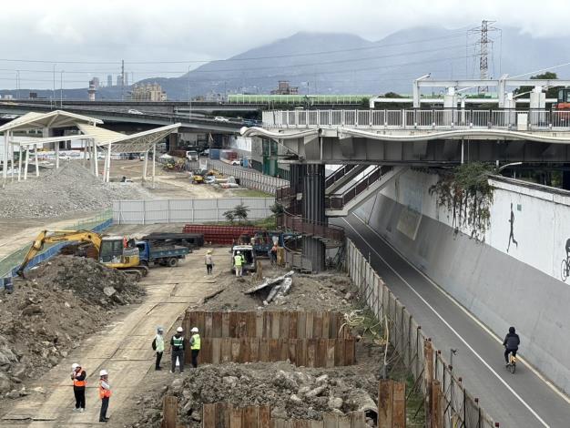 自行車牽引道基樁施工中(3)
