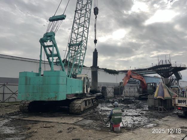 自行車牽引道基樁施工中(1)