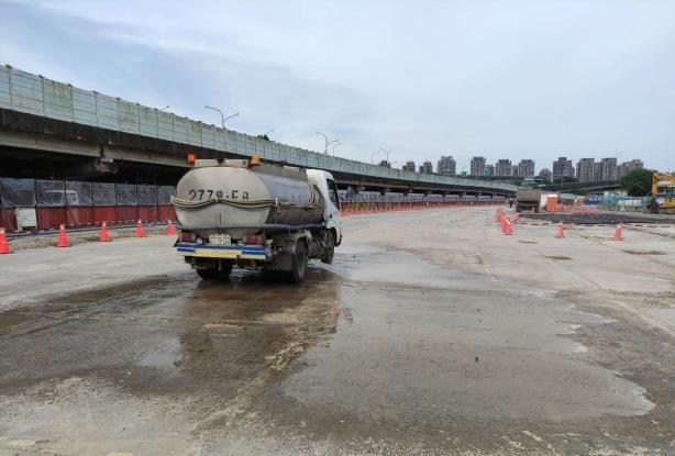 營建工地噴灑回收水抑制揚塵