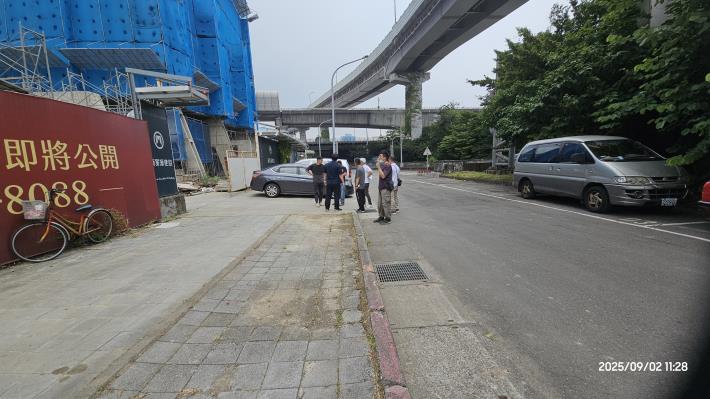 衛工處評估三重里現況,規劃將污水管線避開捷運橋墩位置施作工程