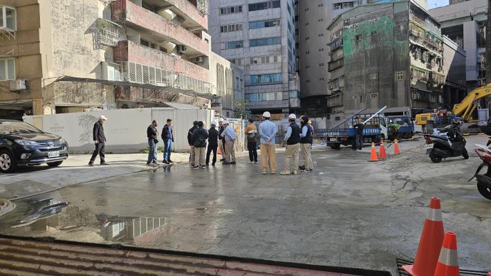 04_南京明華大廈接管工程範圍涉及亞記營造建案施工區域，統包商預計延至5月底進場